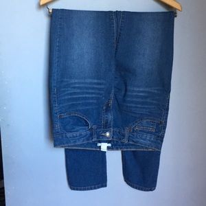 4/$15 FOREVER21 High Waisted Straight Leg Jeans 27